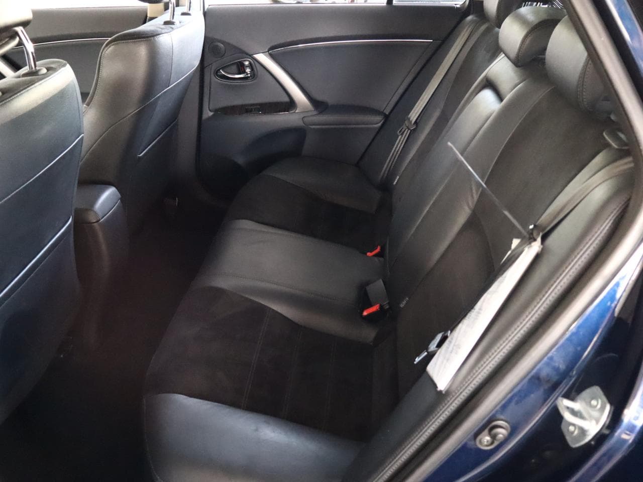 2012 Toyota AVENSIS - 13