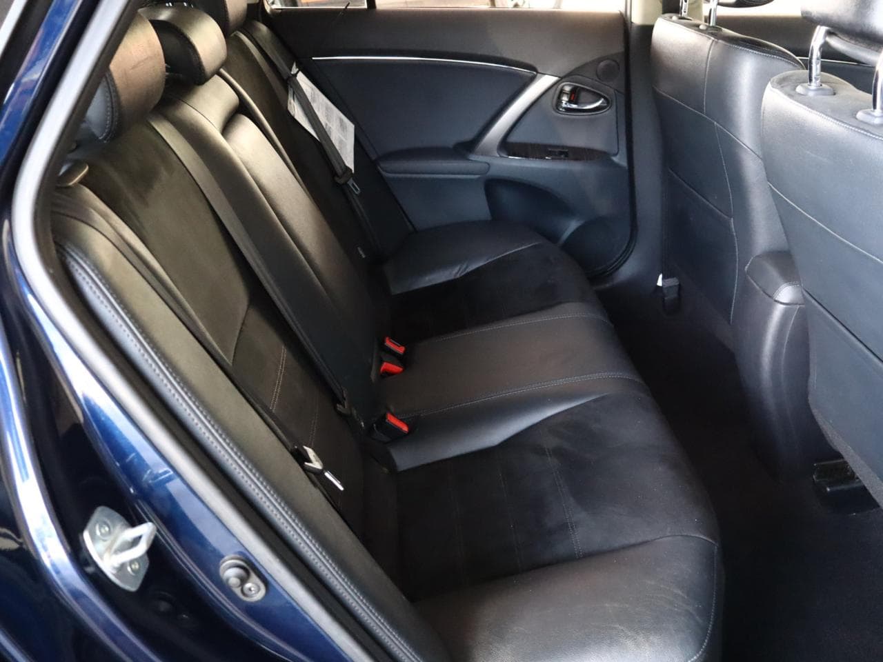 2012 Toyota AVENSIS - 11
