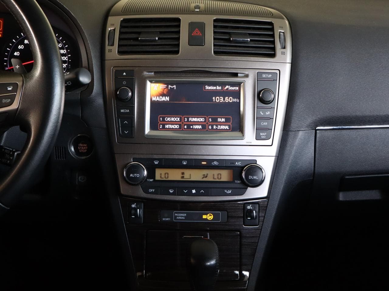 2012 Toyota AVENSIS - 16