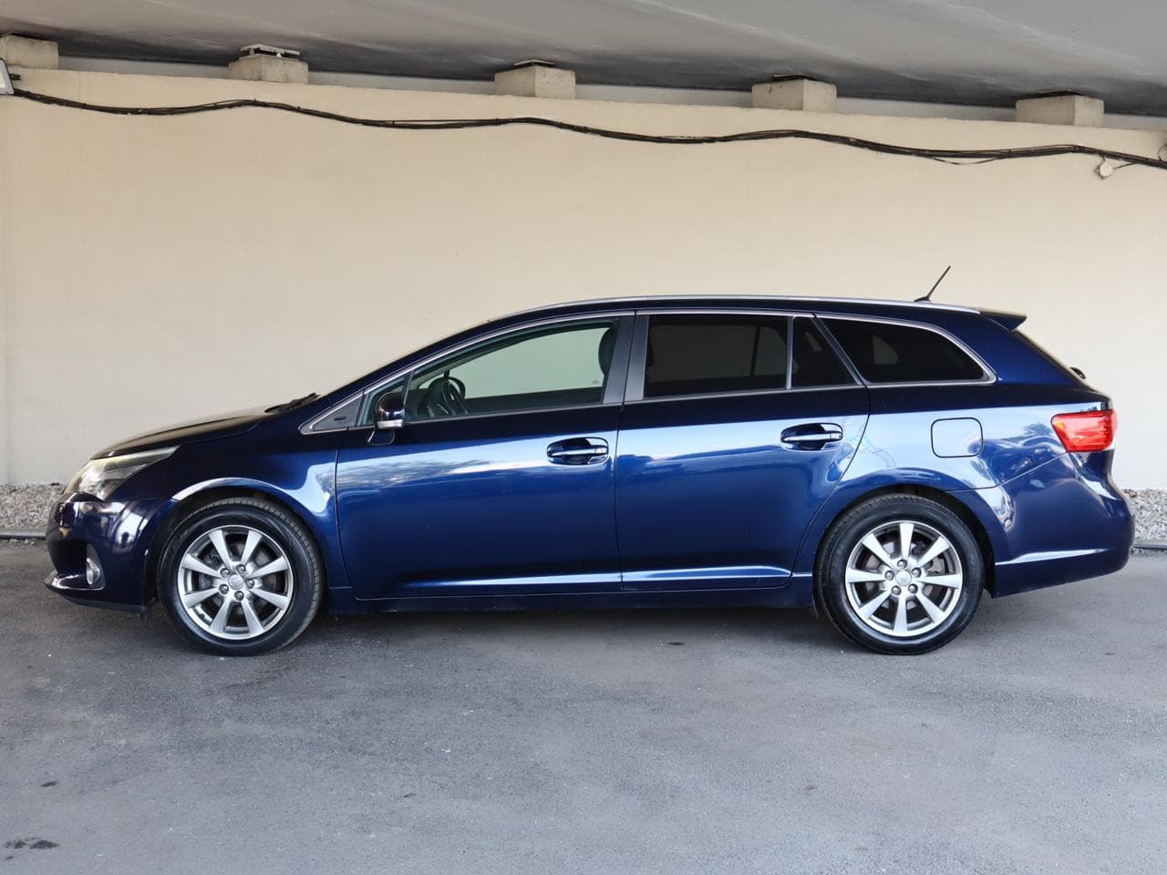 2012 Toyota AVENSIS - 4