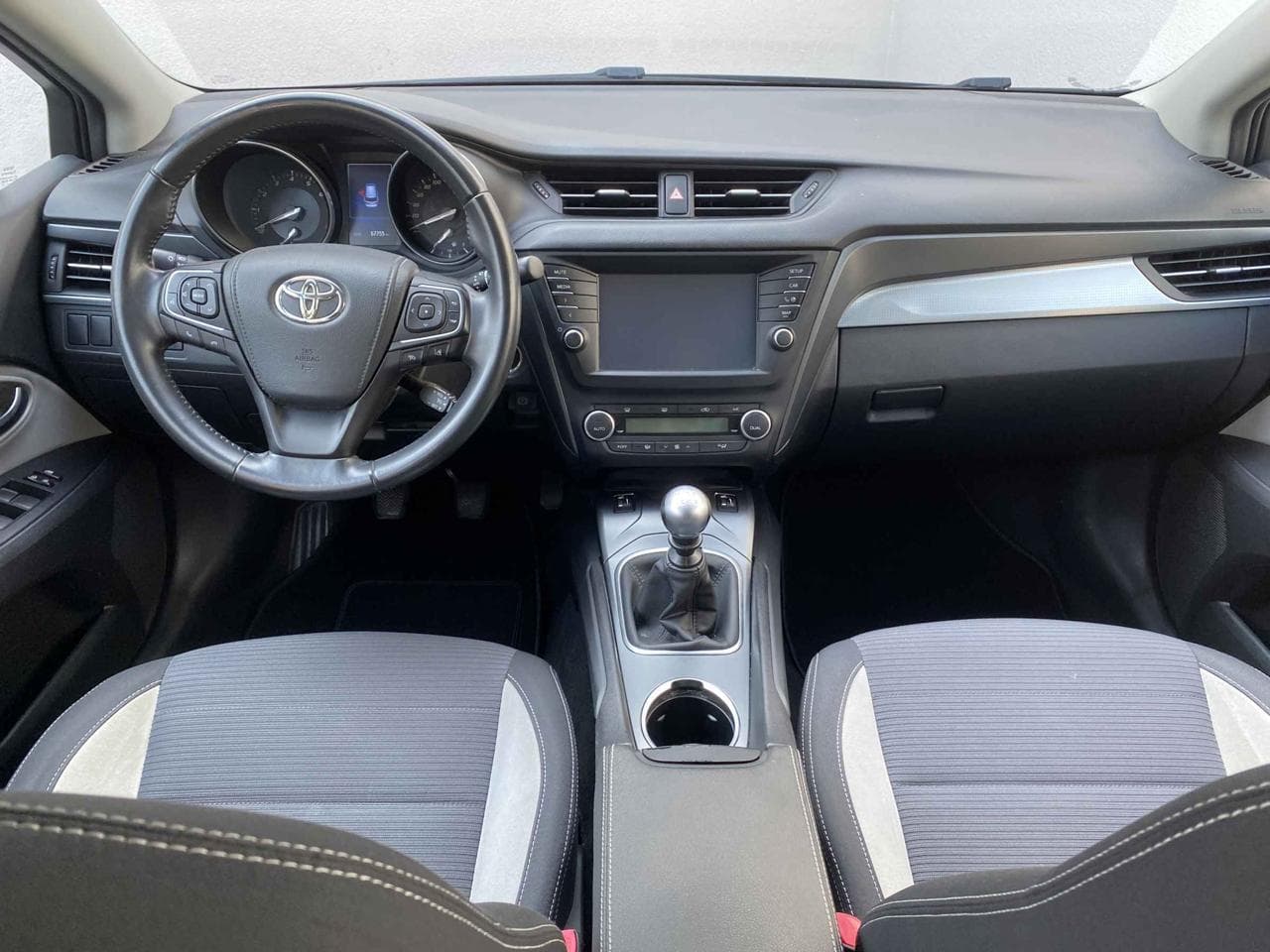 2018 Toyota AVENSIS - 8