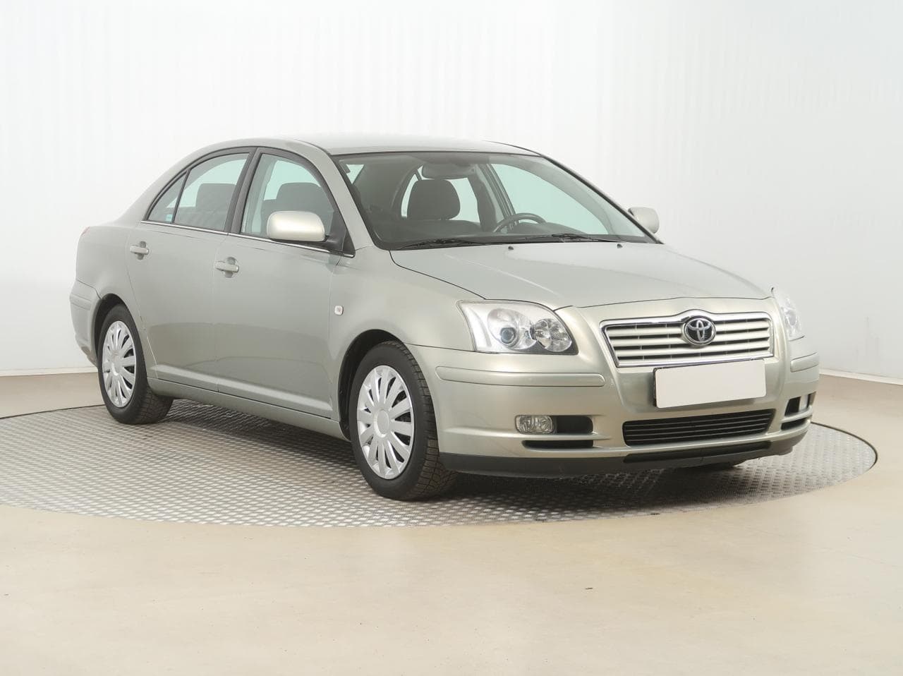 2004 Toyota AVENSIS
