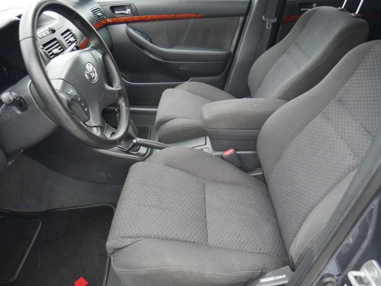 2005 Toyota AVENSIS - 9