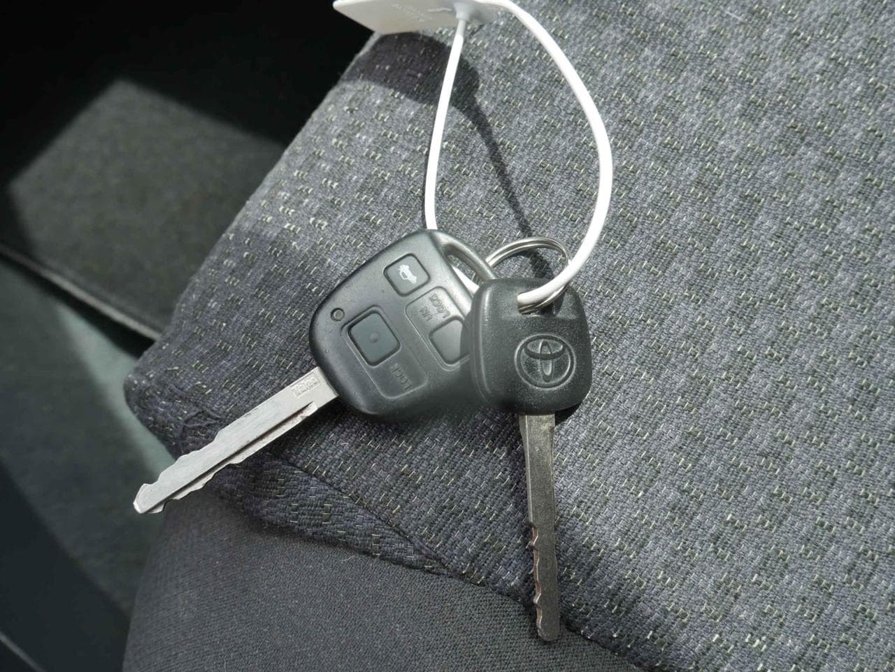 2005 Toyota AVENSIS - 18
