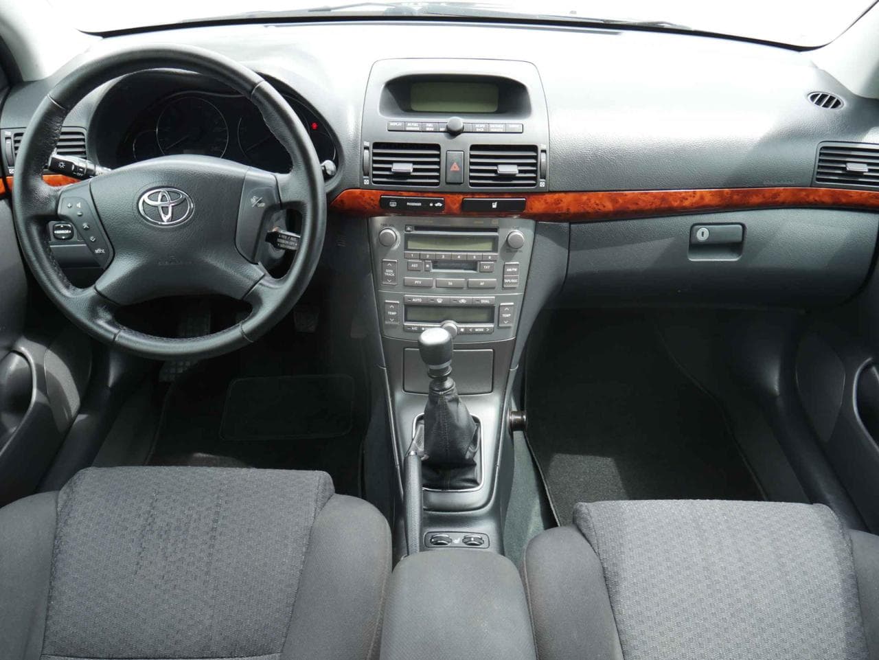 2005 Toyota AVENSIS - 8