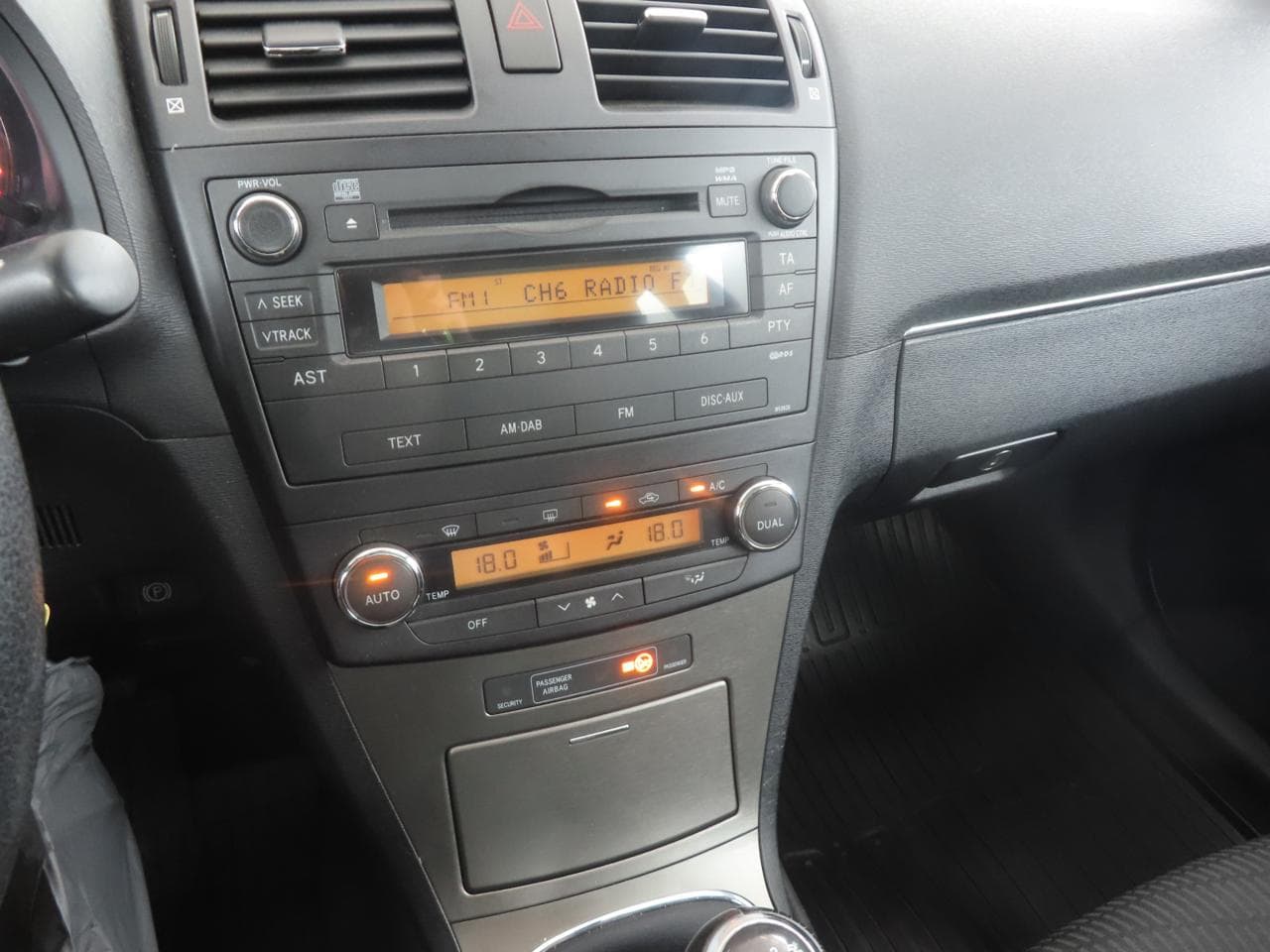2009 Toyota AVENSIS - 18