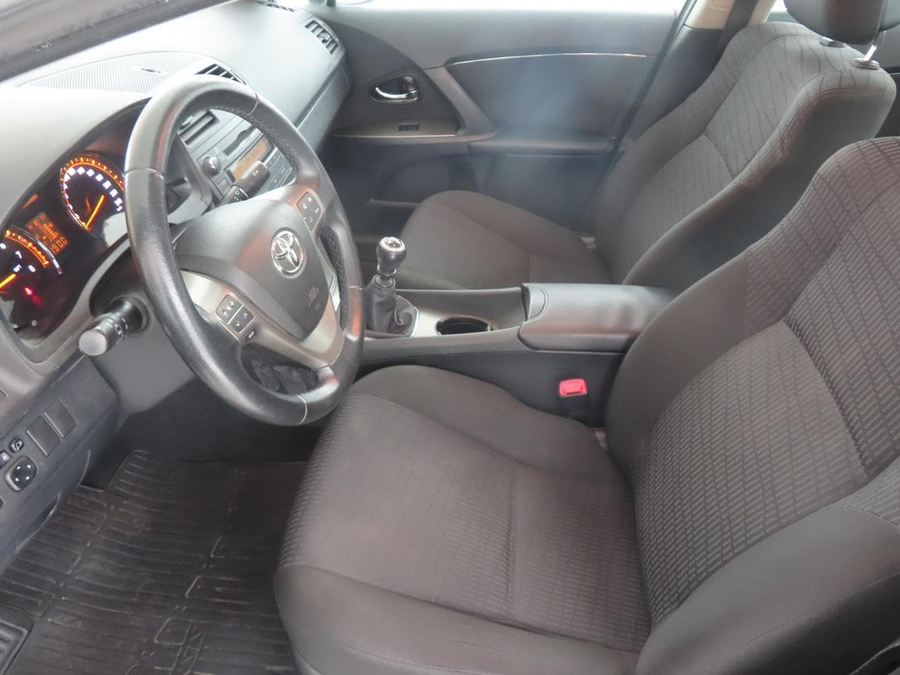2009 Toyota AVENSIS - 16