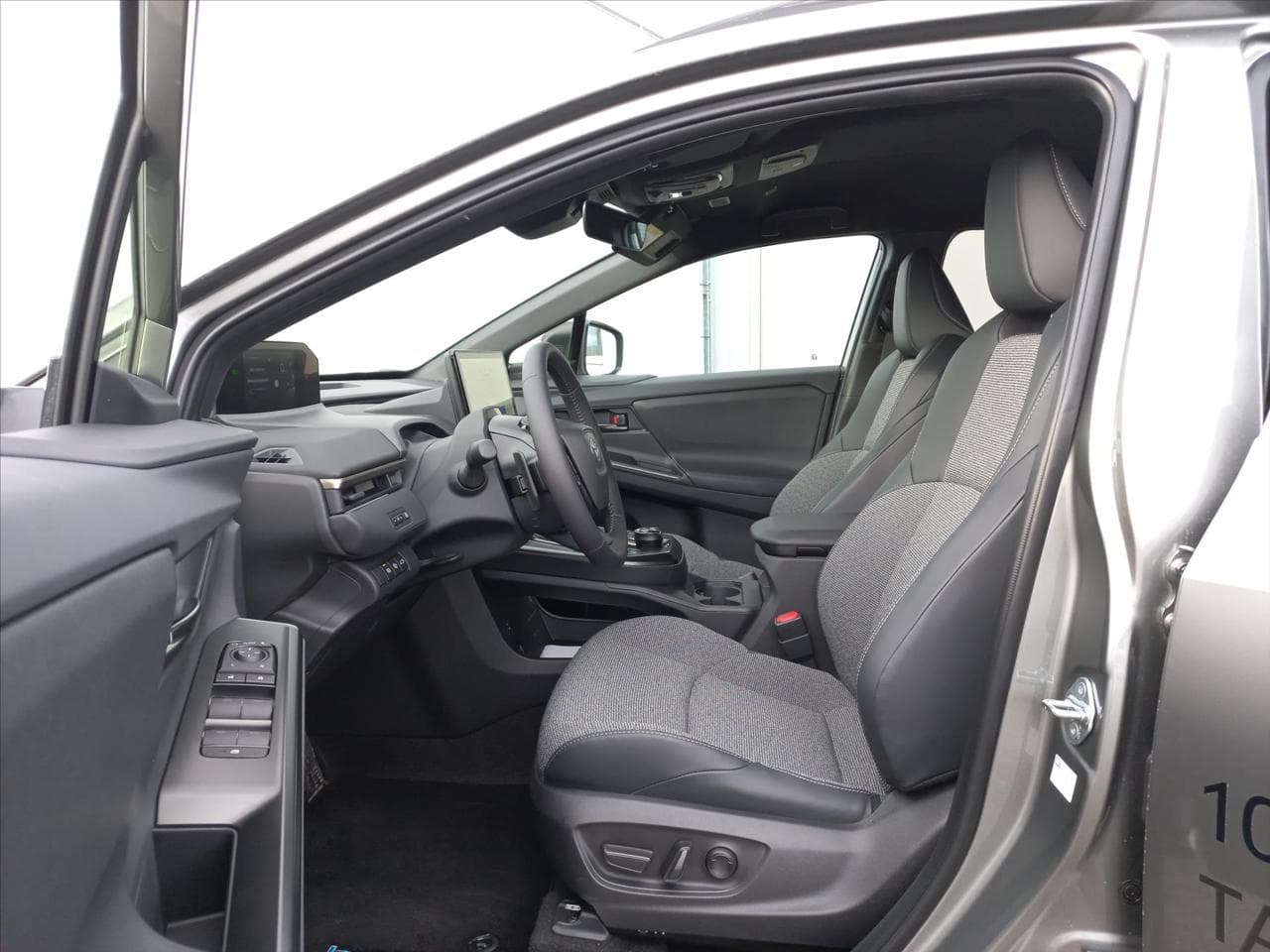 2025 Toyota Bz4x - 8