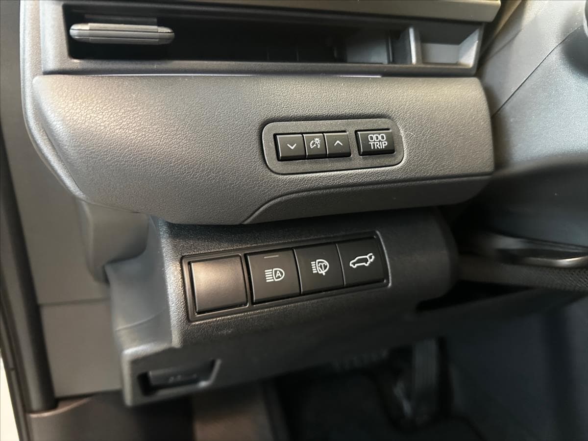 2025 Toyota Bz4x - 12