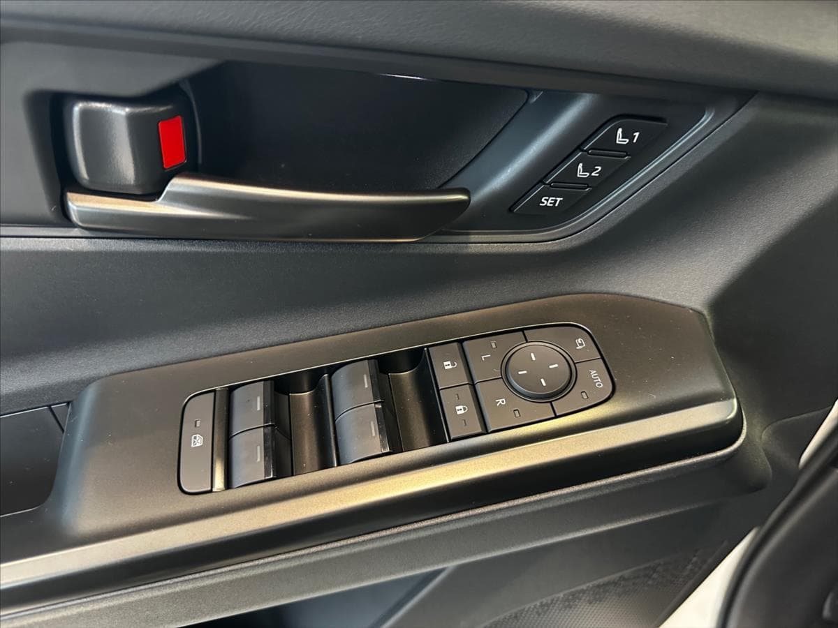 2025 Toyota Bz4x - 11