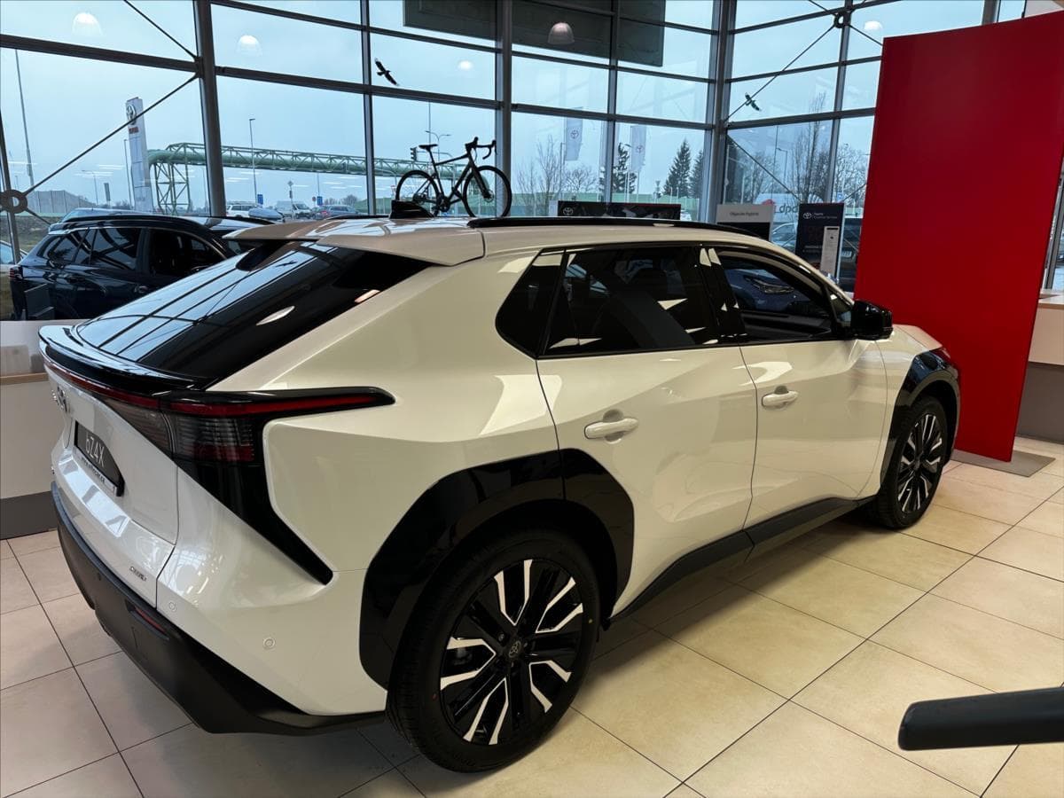 2025 Toyota Bz4x - 4