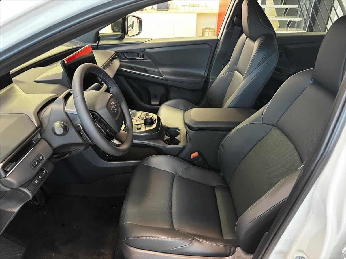 2025 Toyota Bz4x - 7