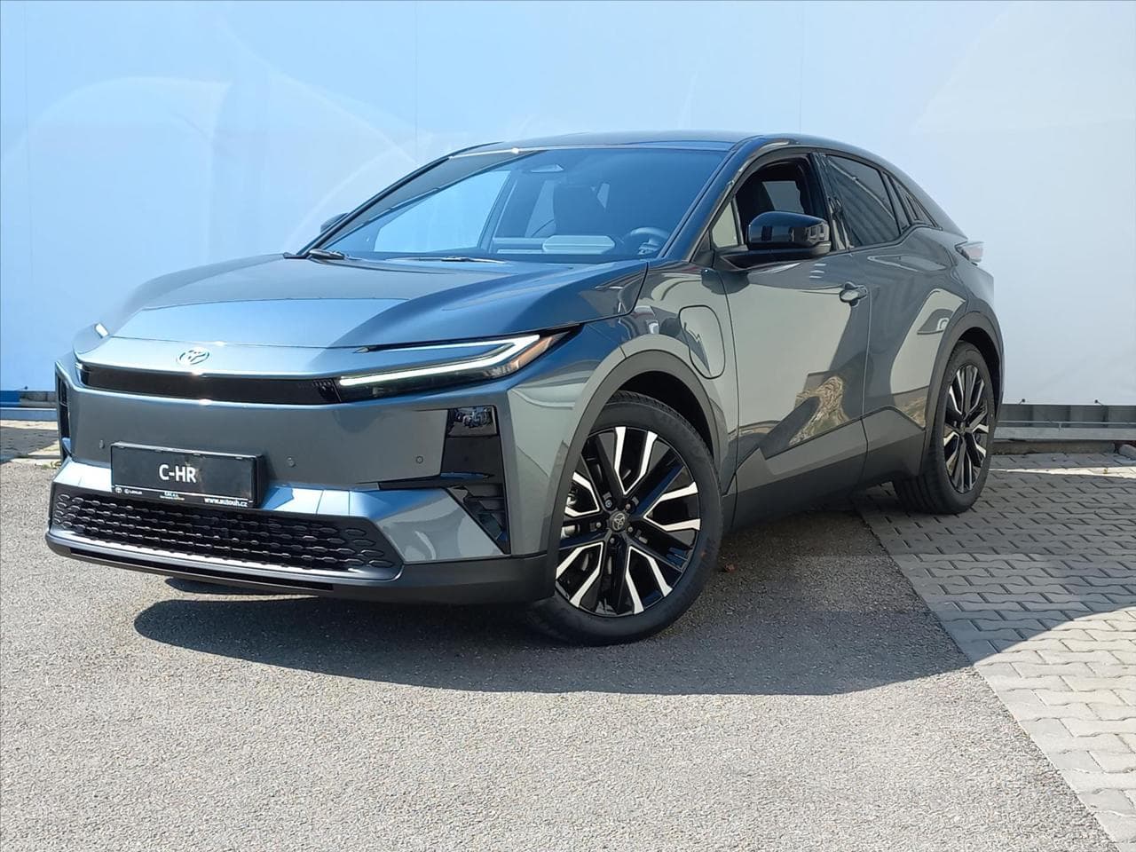 Toyota C-HR 2.0 BEV 224k  AT  + Style Dynamic CUV