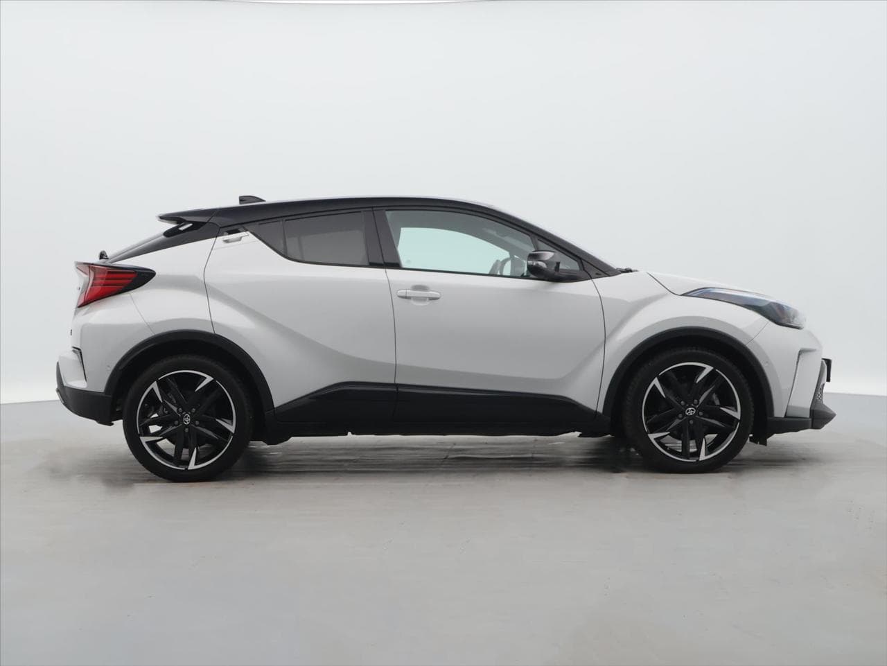 2022 Toyota C-HR - 11