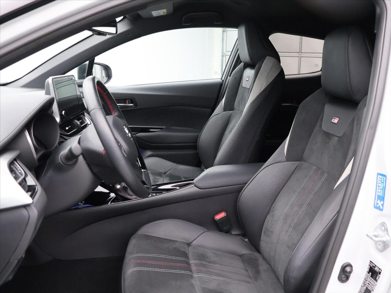 2022 Toyota C-HR - 17