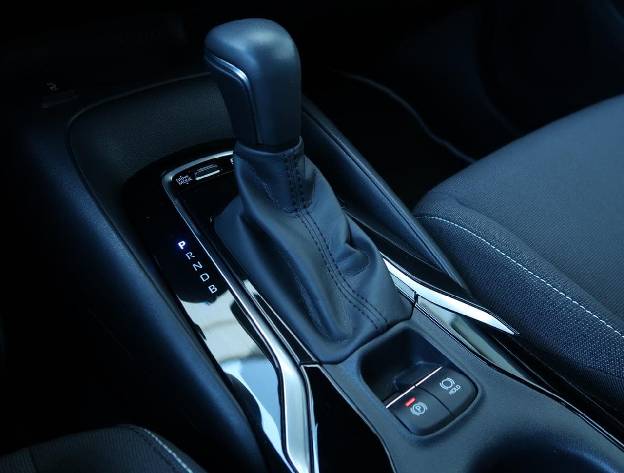 2022 Toyota COROLLA - 32
