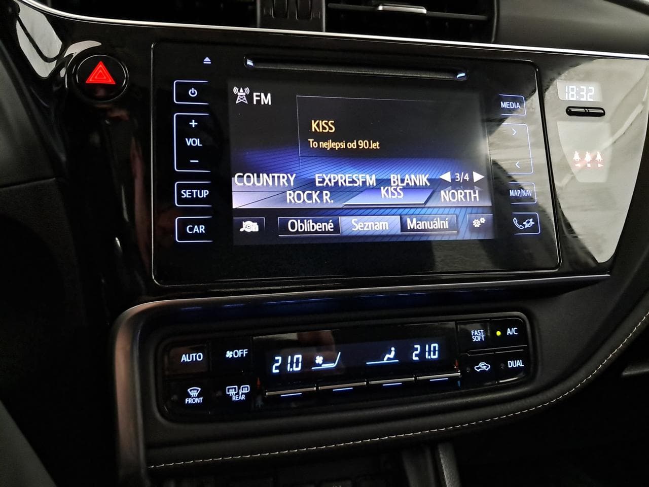 2017 Toyota COROLLA - 18