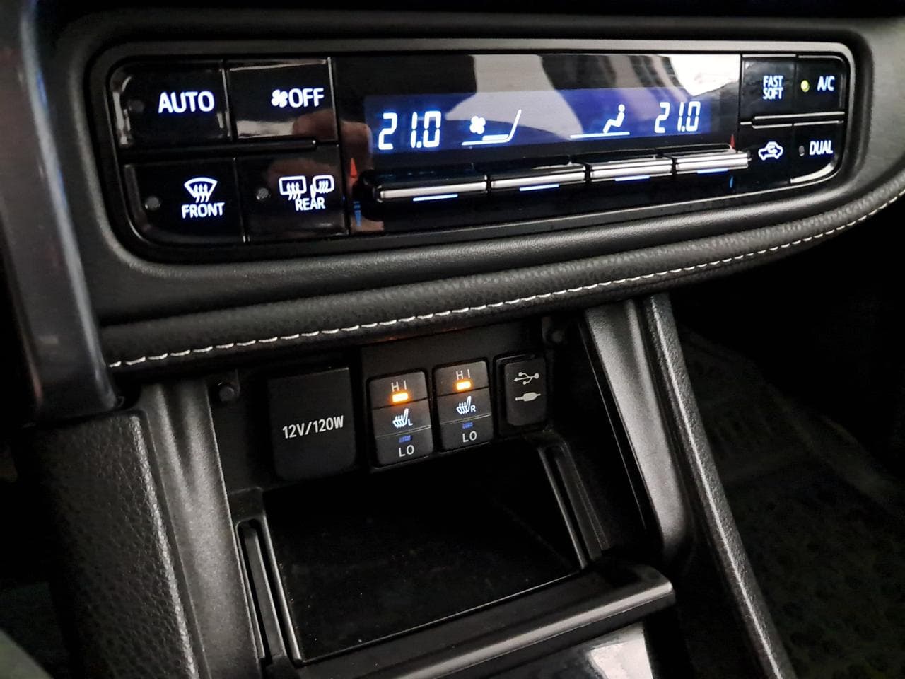 2017 Toyota COROLLA - 19