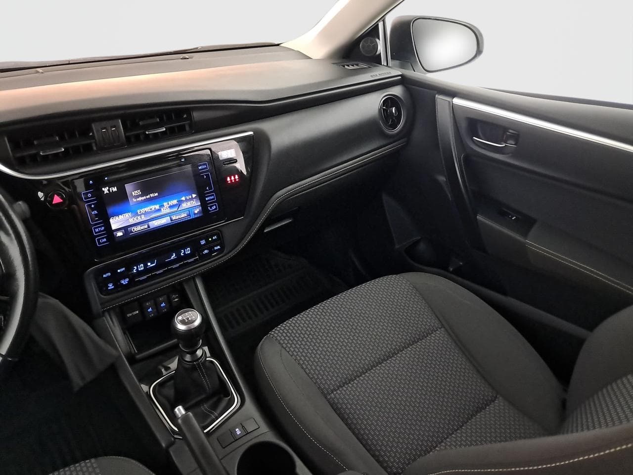 2017 Toyota COROLLA - 11