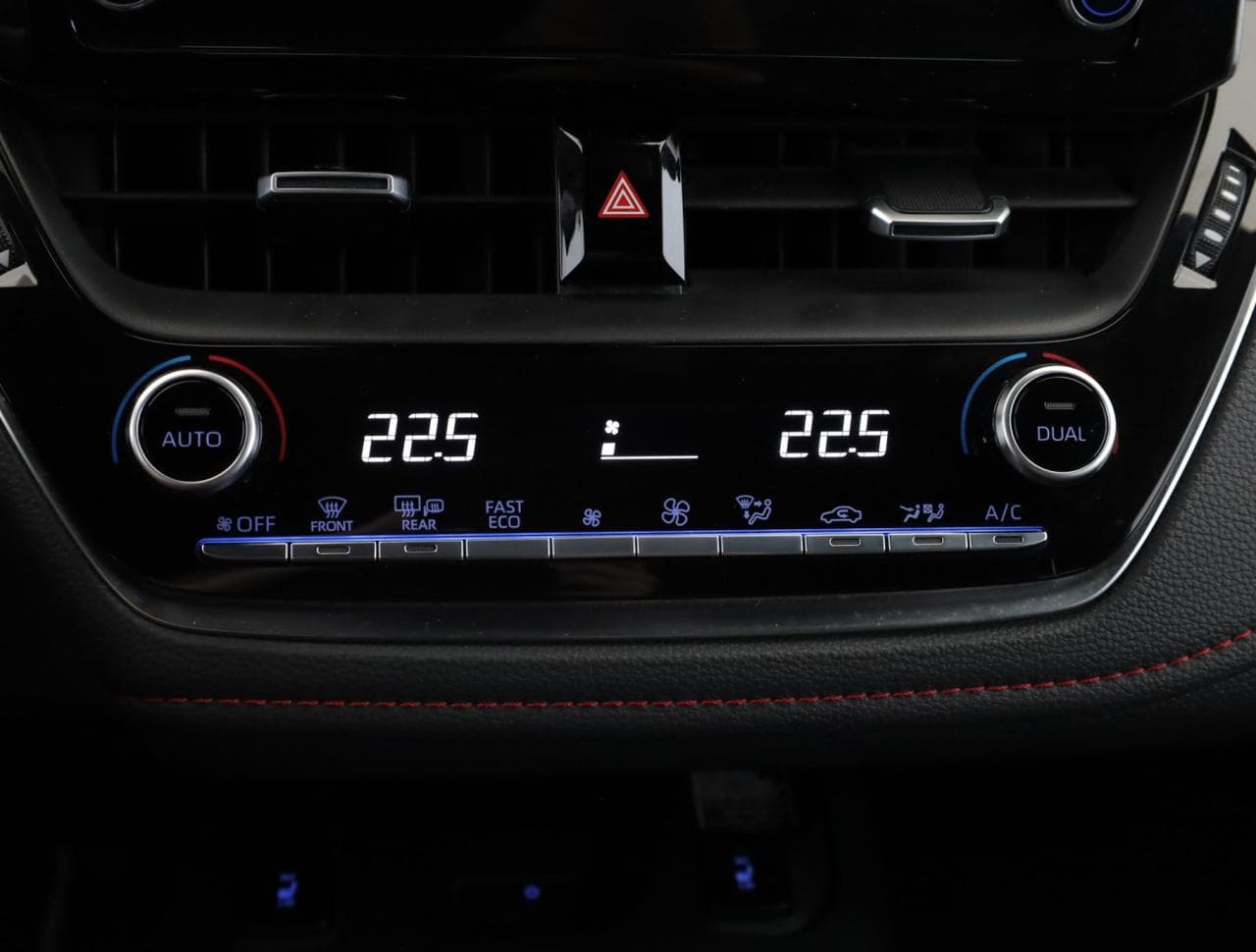 2020 Toyota COROLLA - 19