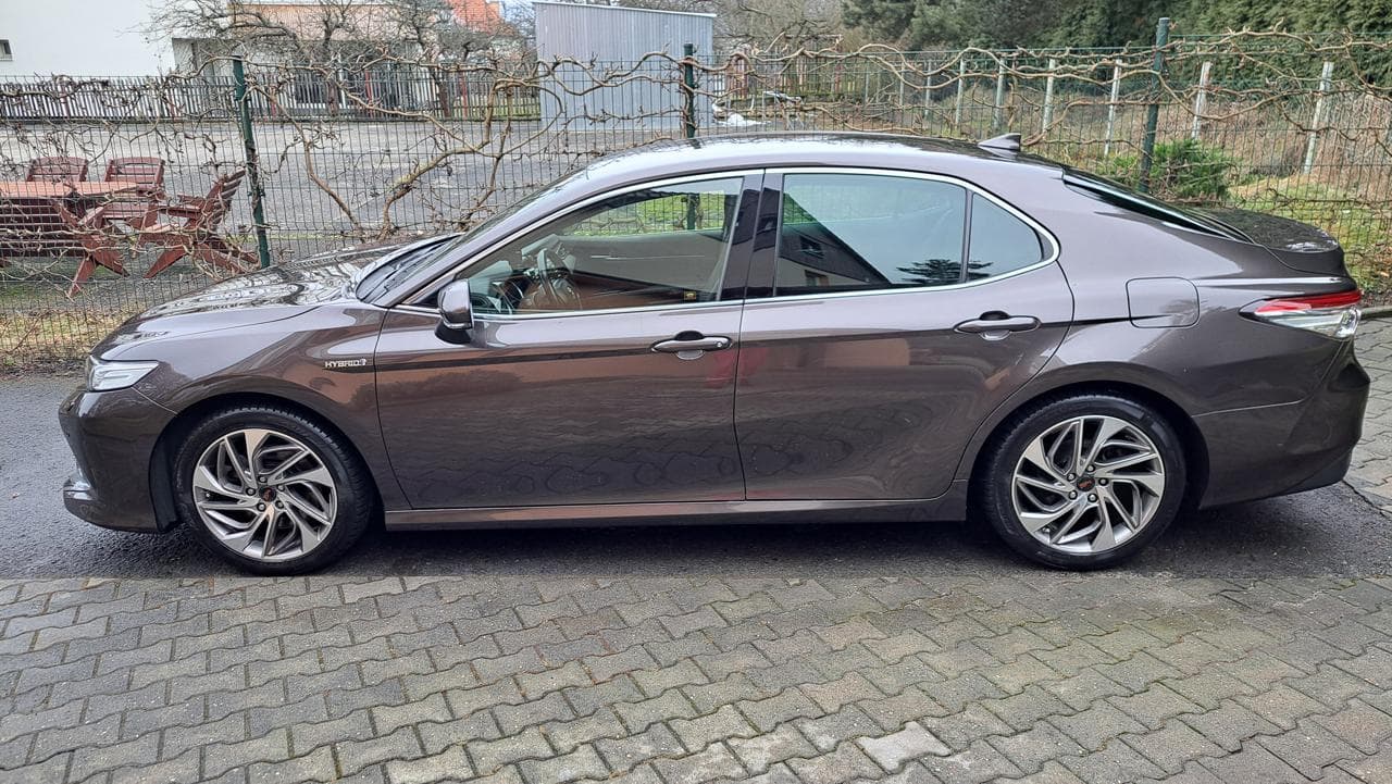 Toyota Camry barva Graphite sedan