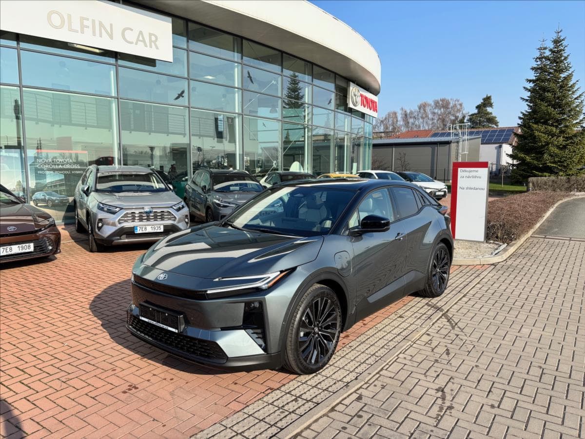 Toyota C-HR + Executive VIP 77 kWh 4X4 SUV