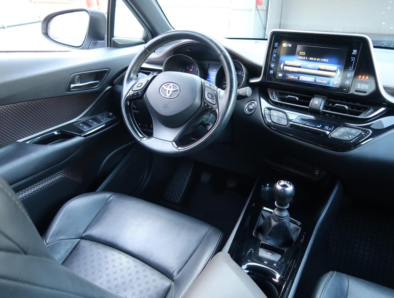 2017 Toyota C-HR - 11