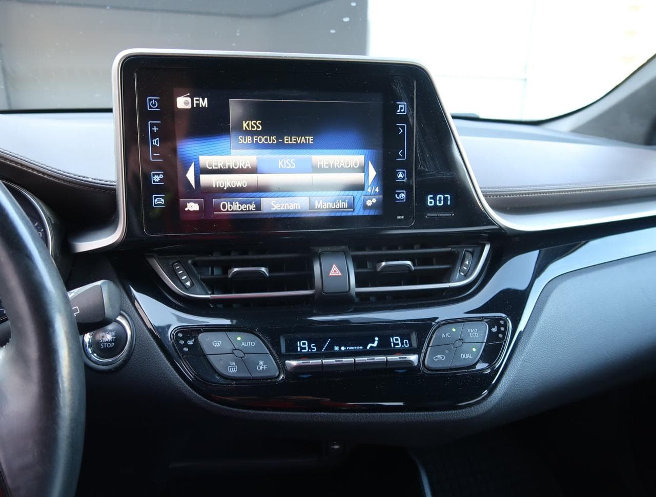 2017 Toyota C-HR - 27