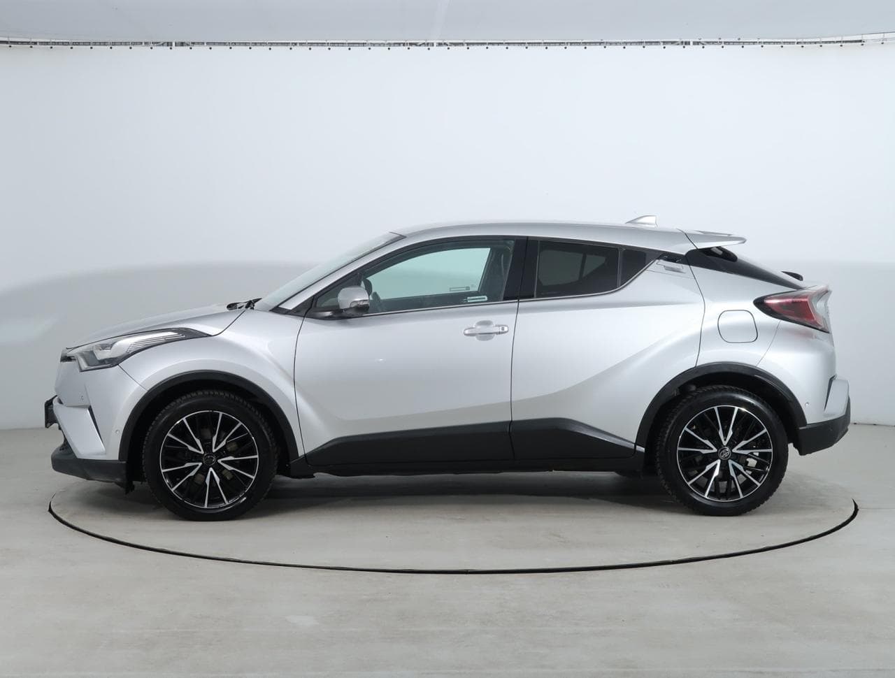 2017 Toyota C-HR - 4