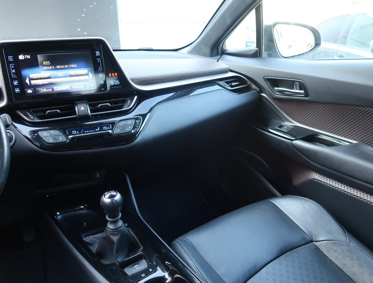 2017 Toyota C-HR - 15