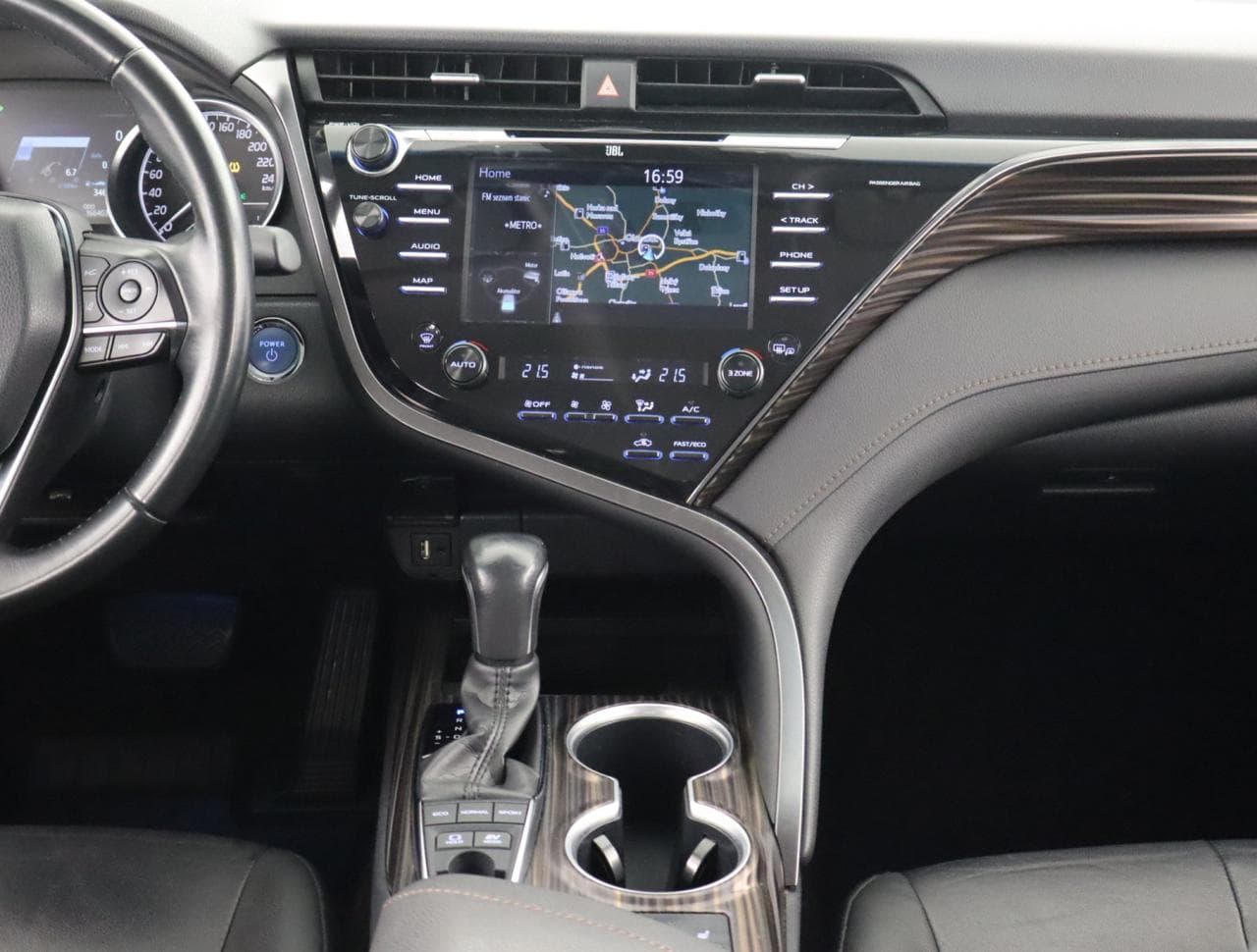 2020 Toyota Camry - 18