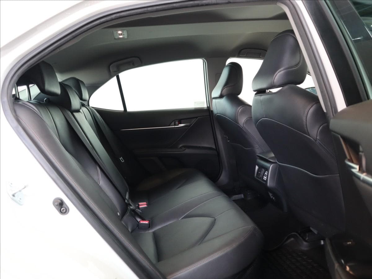 2019 Toyota Camry - 11