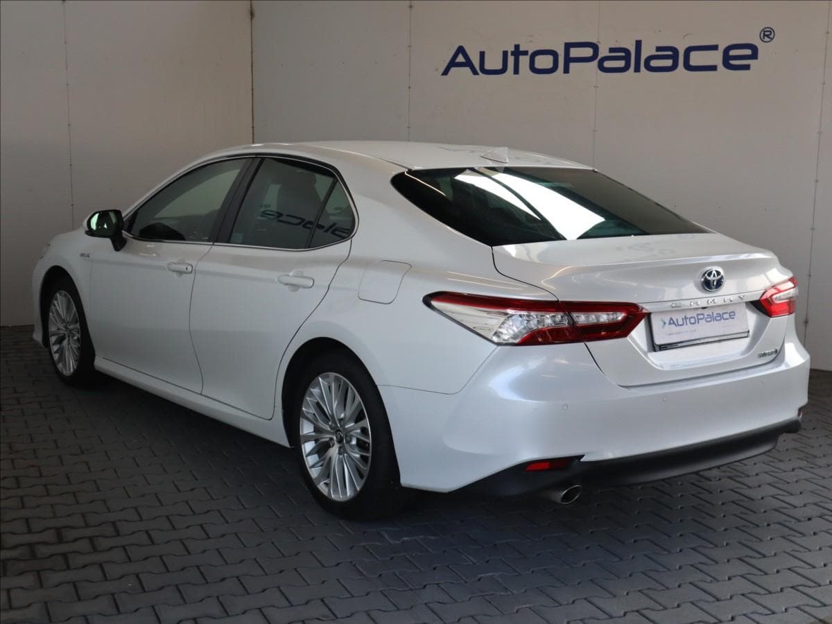 2019 Toyota Camry - 4