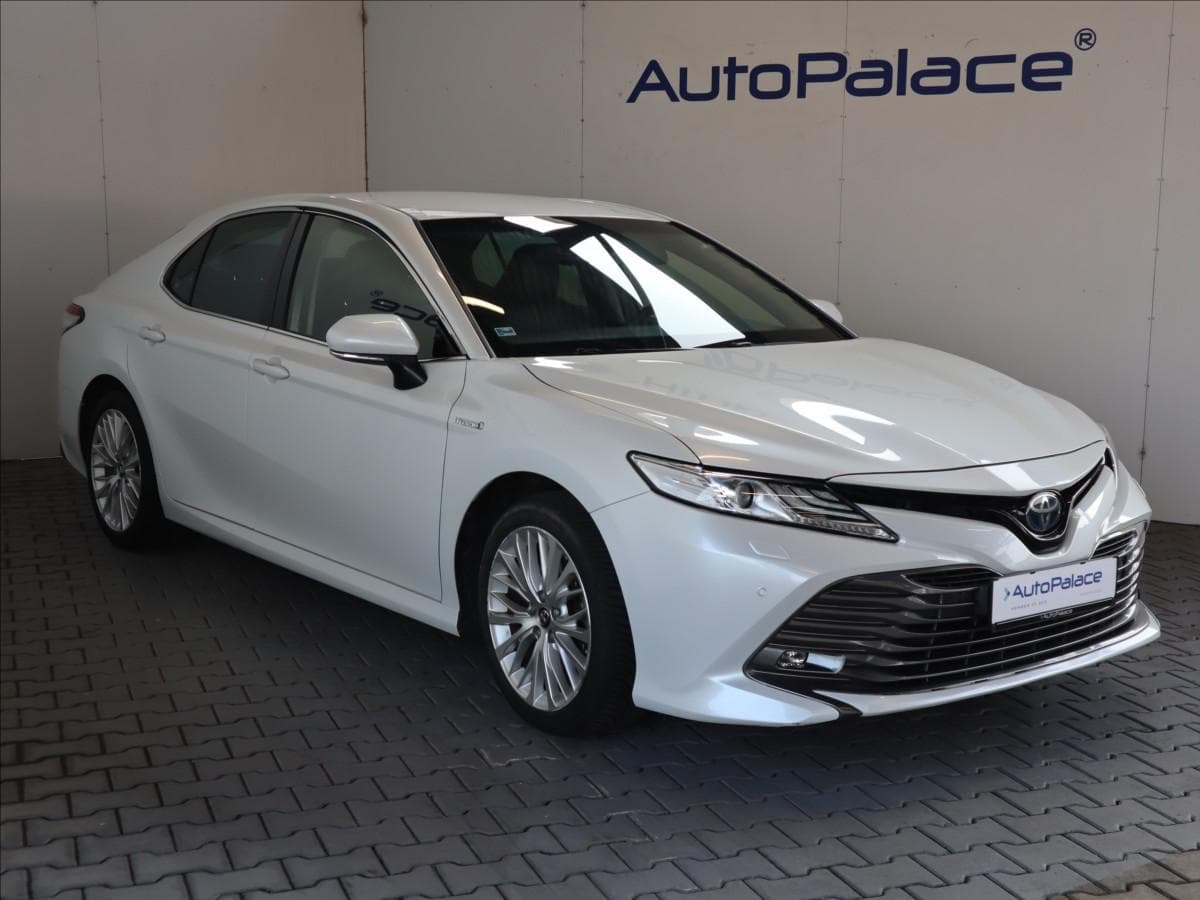 2019 Toyota Camry - 3