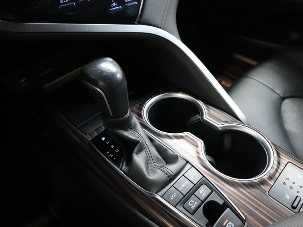 2019 Toyota Camry - 16