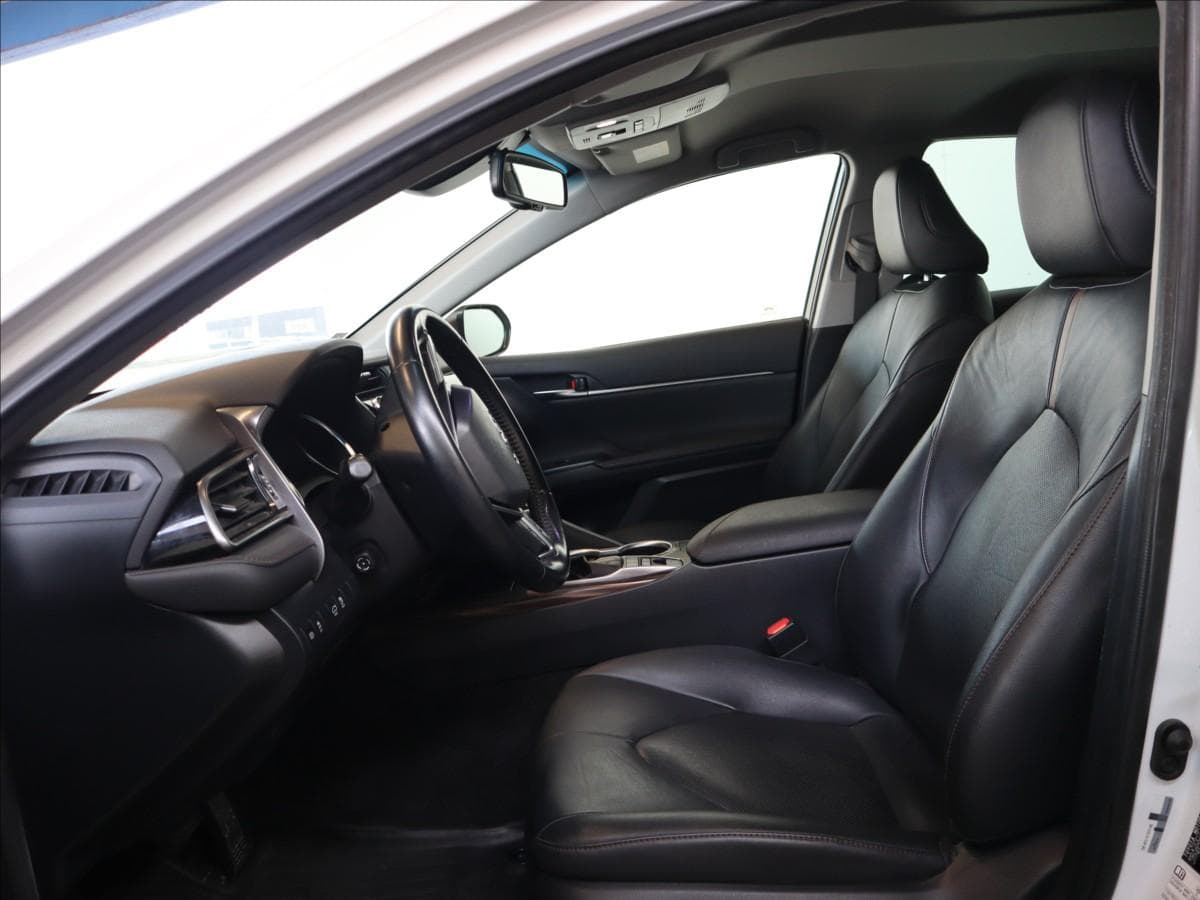 2019 Toyota Camry - 8