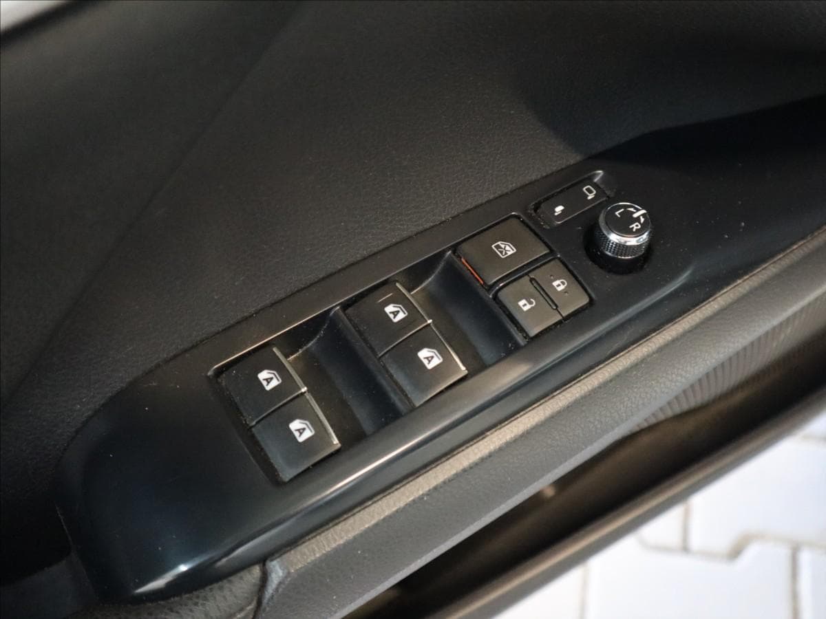 2019 Toyota Camry - 7