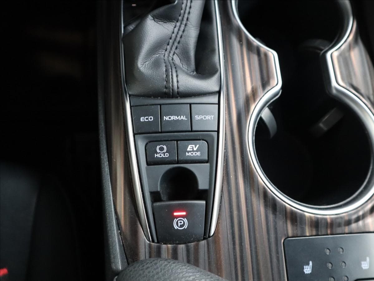 2019 Toyota Camry - 17