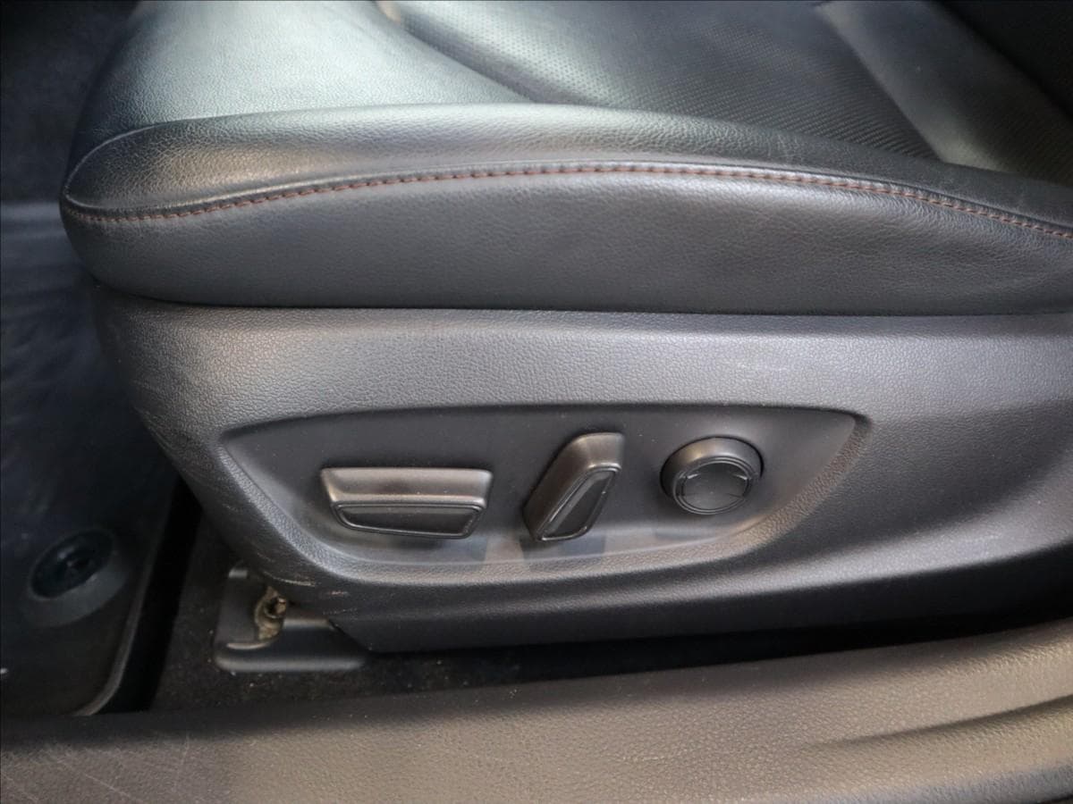 2019 Toyota Camry - 12