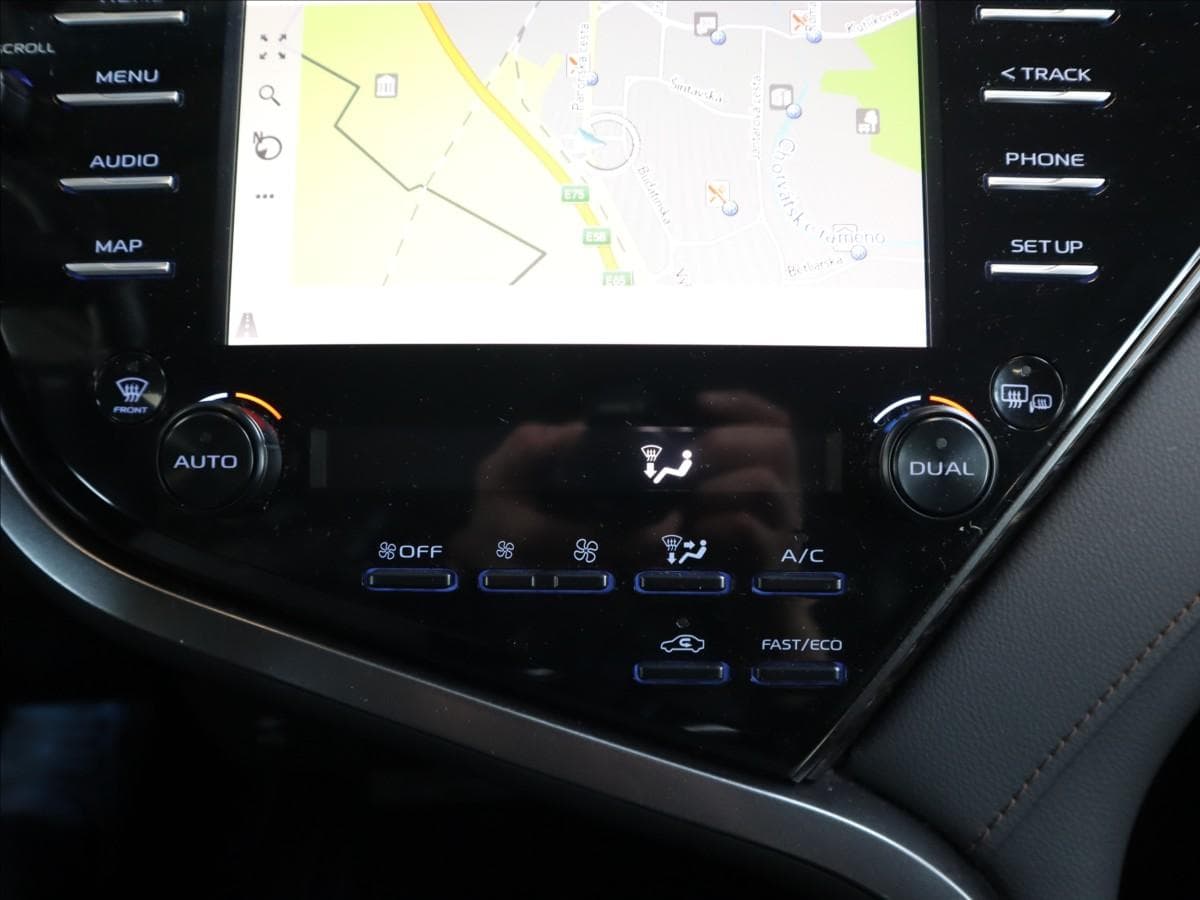 2019 Toyota Camry - 20