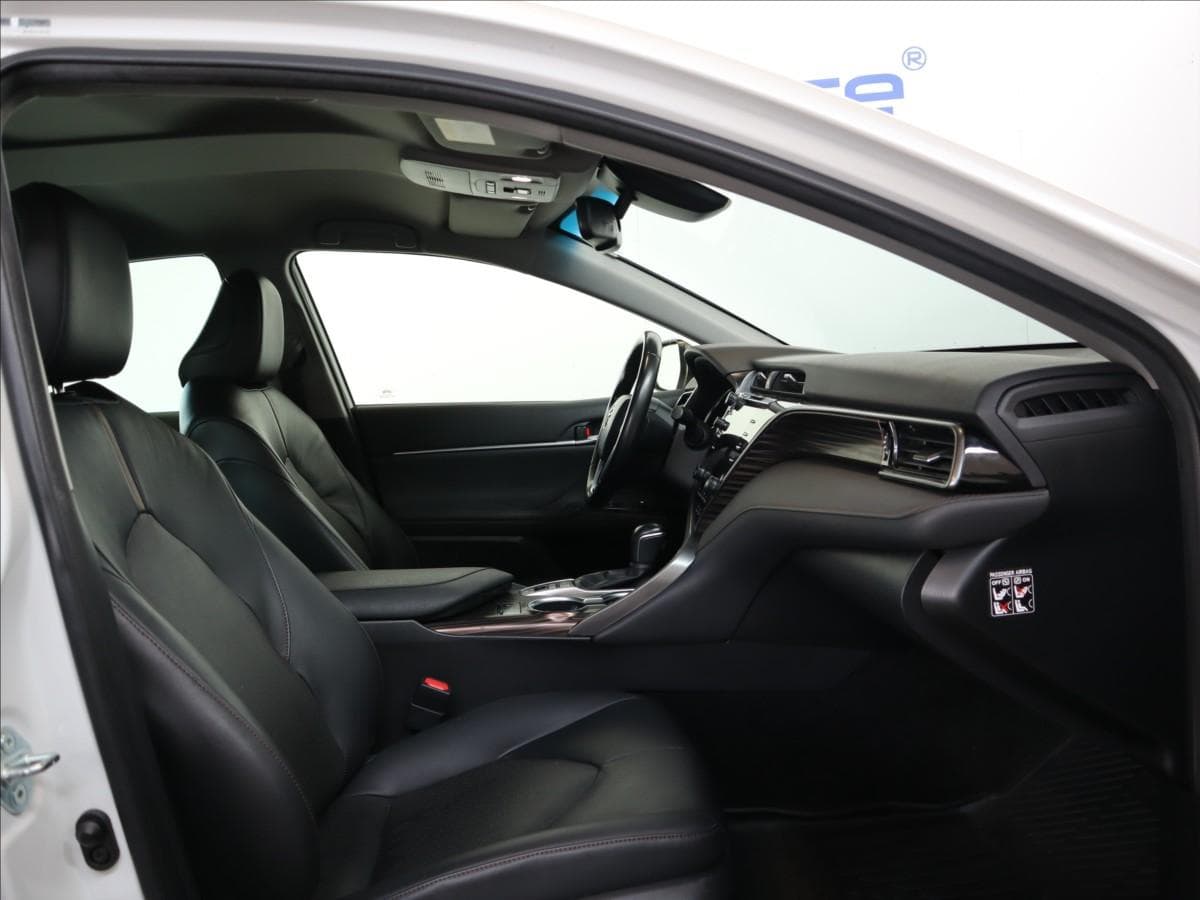 2019 Toyota Camry - 10