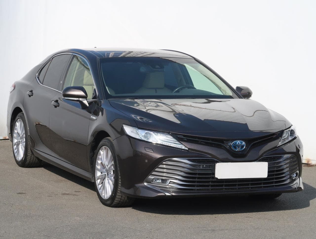 Toyota Camry 2.5 Hybrid 160kW sedan
