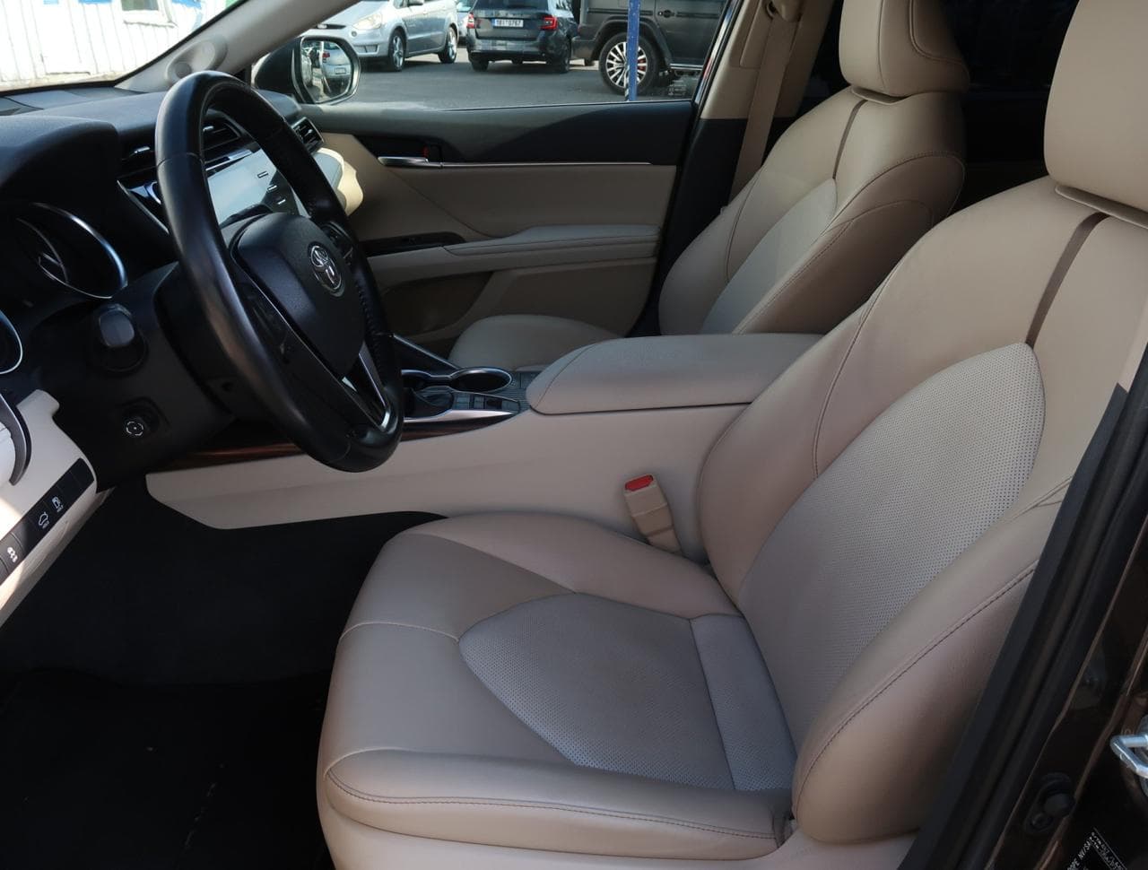 2019 Toyota Camry - 16