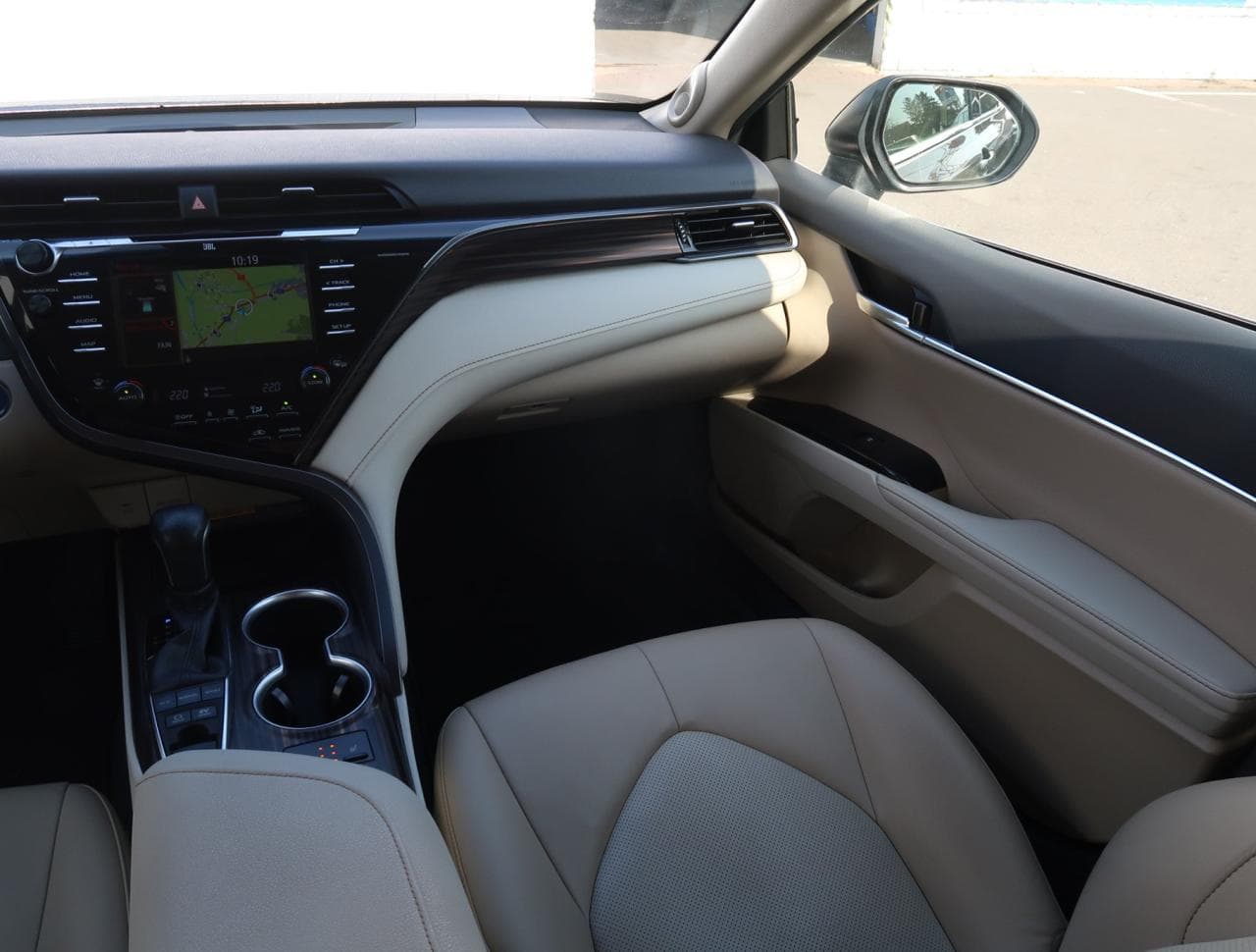 2019 Toyota Camry - 11