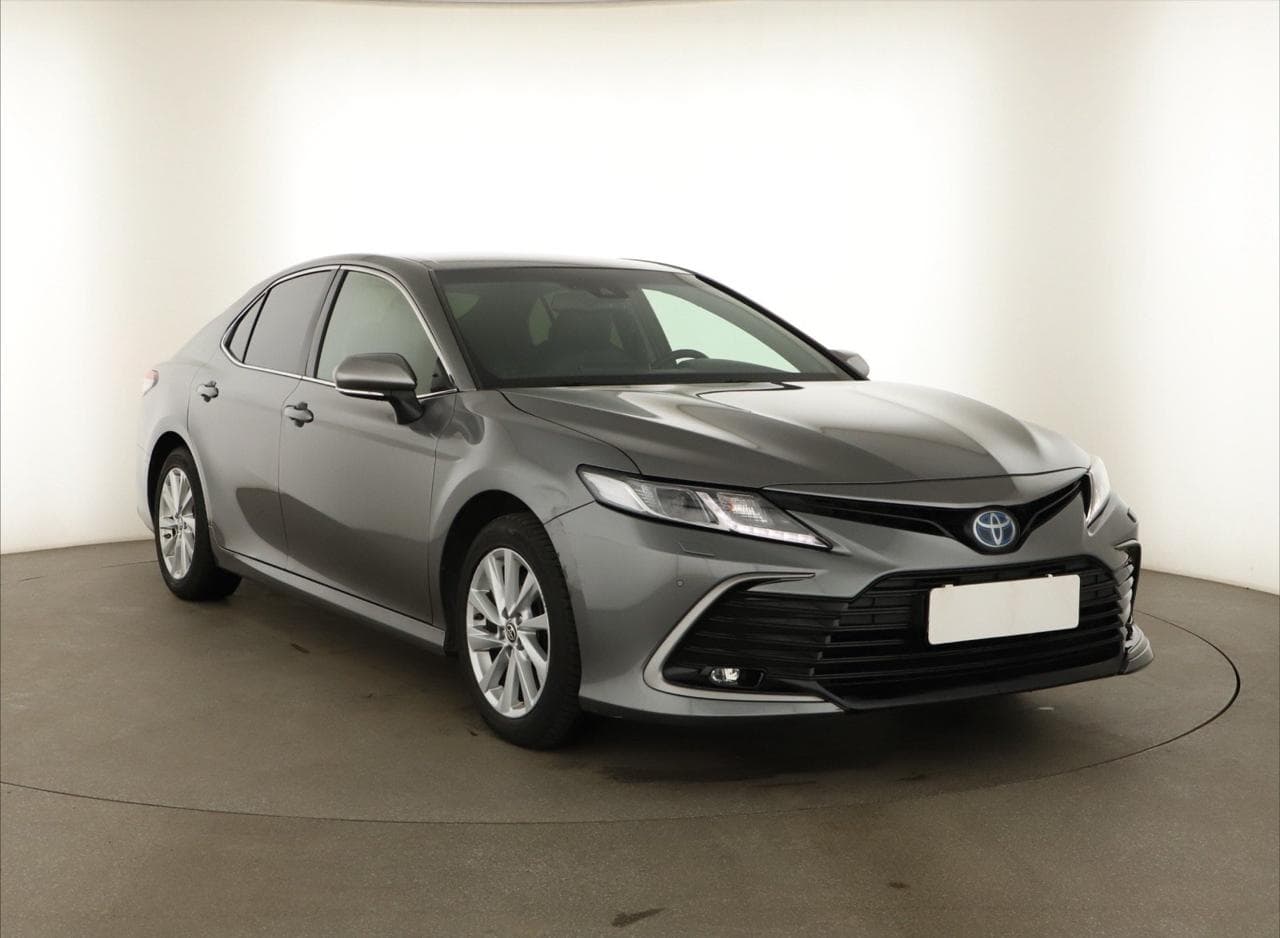 Toyota Camry 2.5 Hybrid 160kW sedan