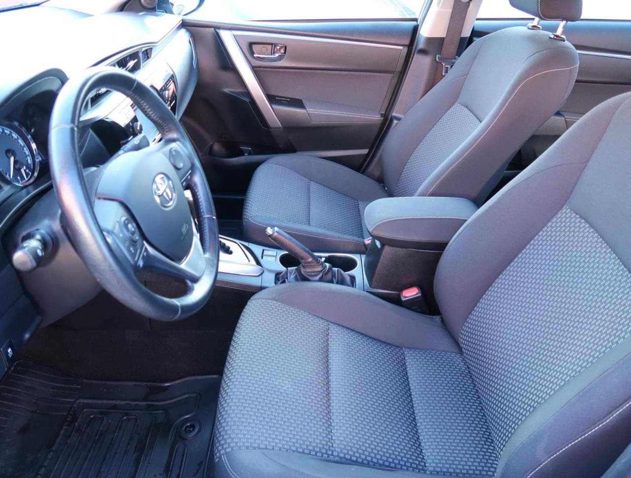 2015 Toyota Corolla - 16