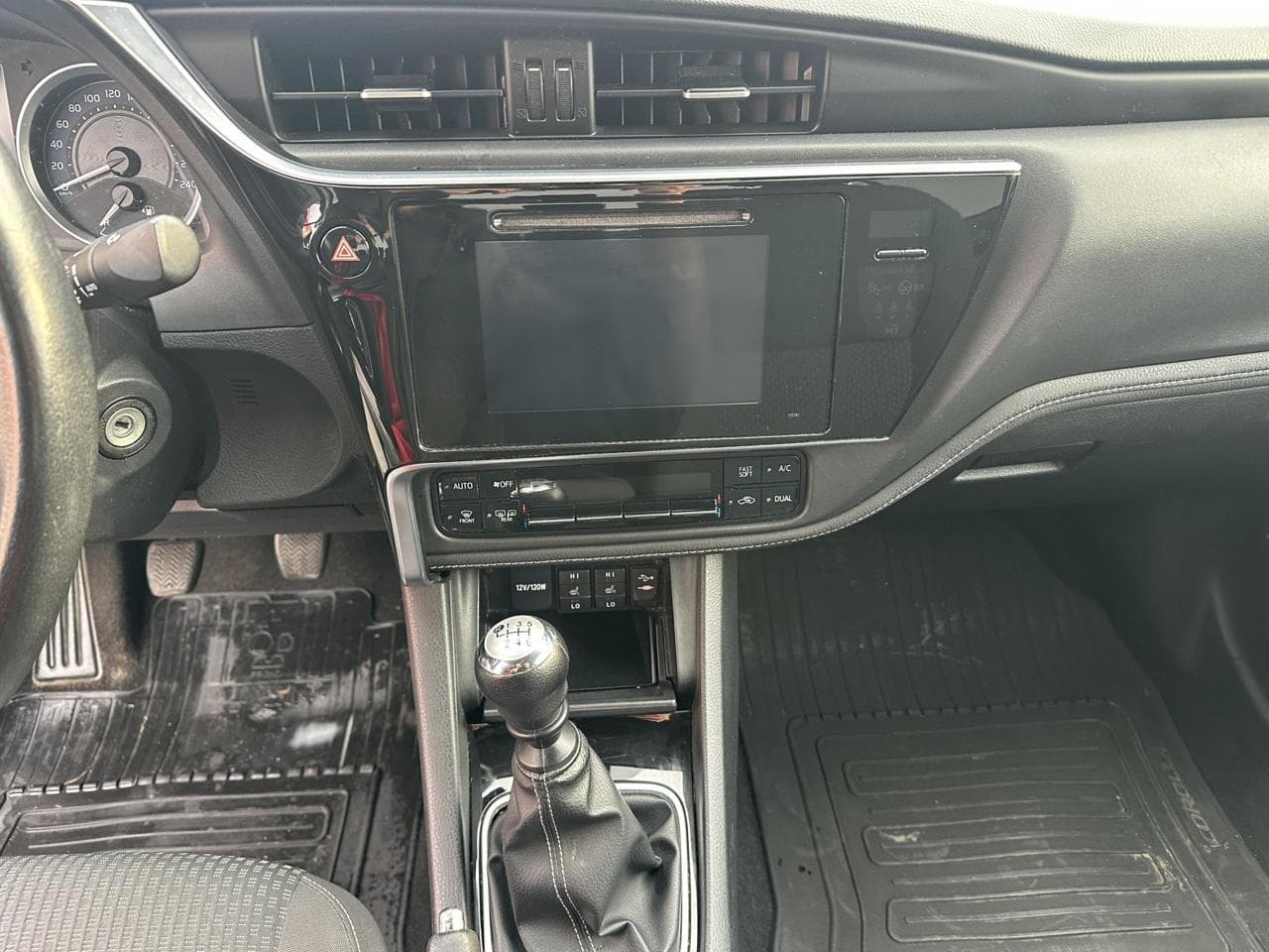 2017 Toyota Corolla - 14