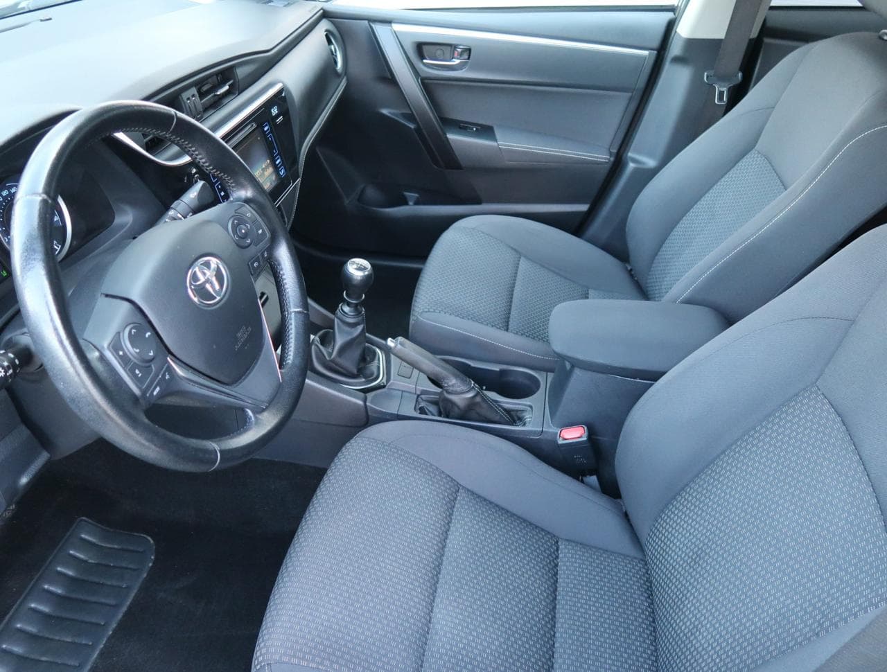 2017 Toyota COROLLA - 16