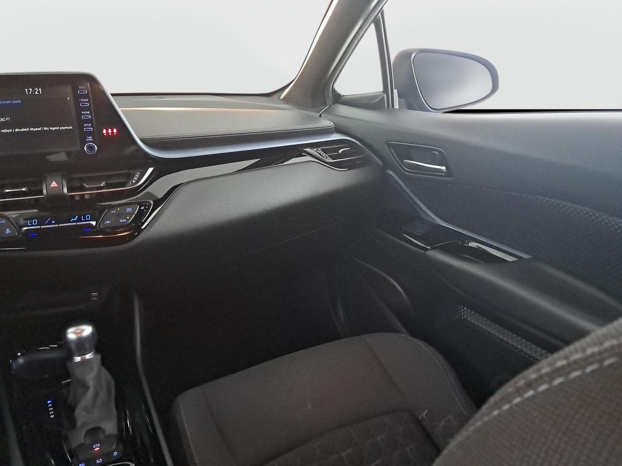 2022 Toyota C-HR - 17