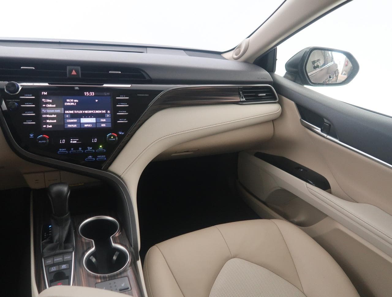 2019 Toyota CAMRY - 16